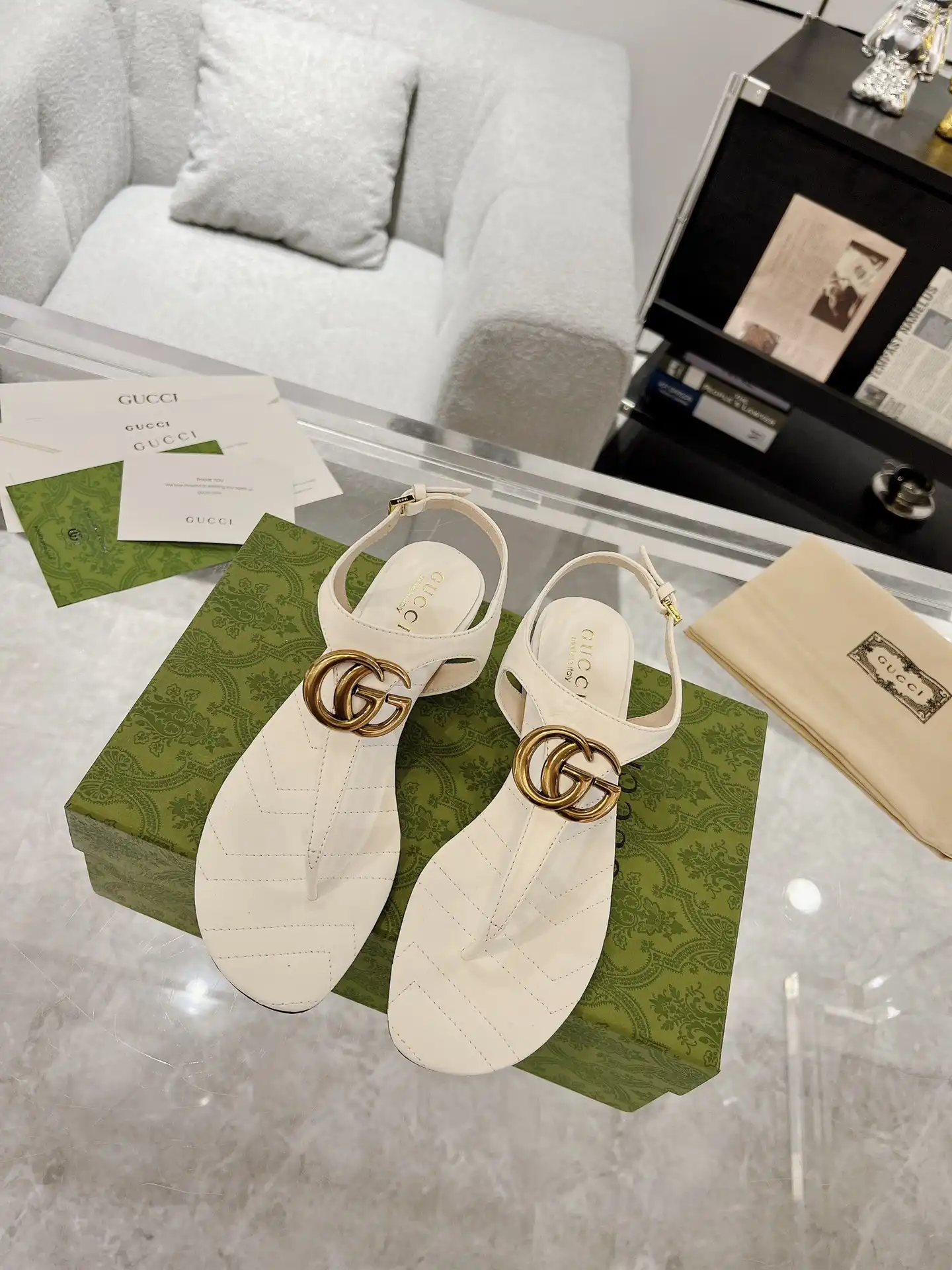 GUCCI SLIDE SANDALS 0123