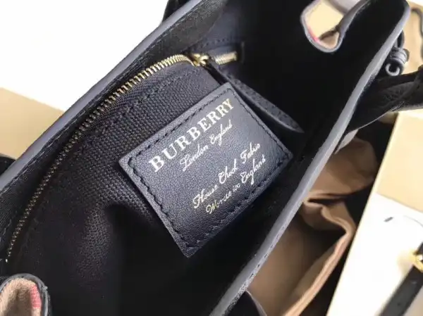 OldCobbler Bags Burberry The Small Banner in Leather and House Check 0130