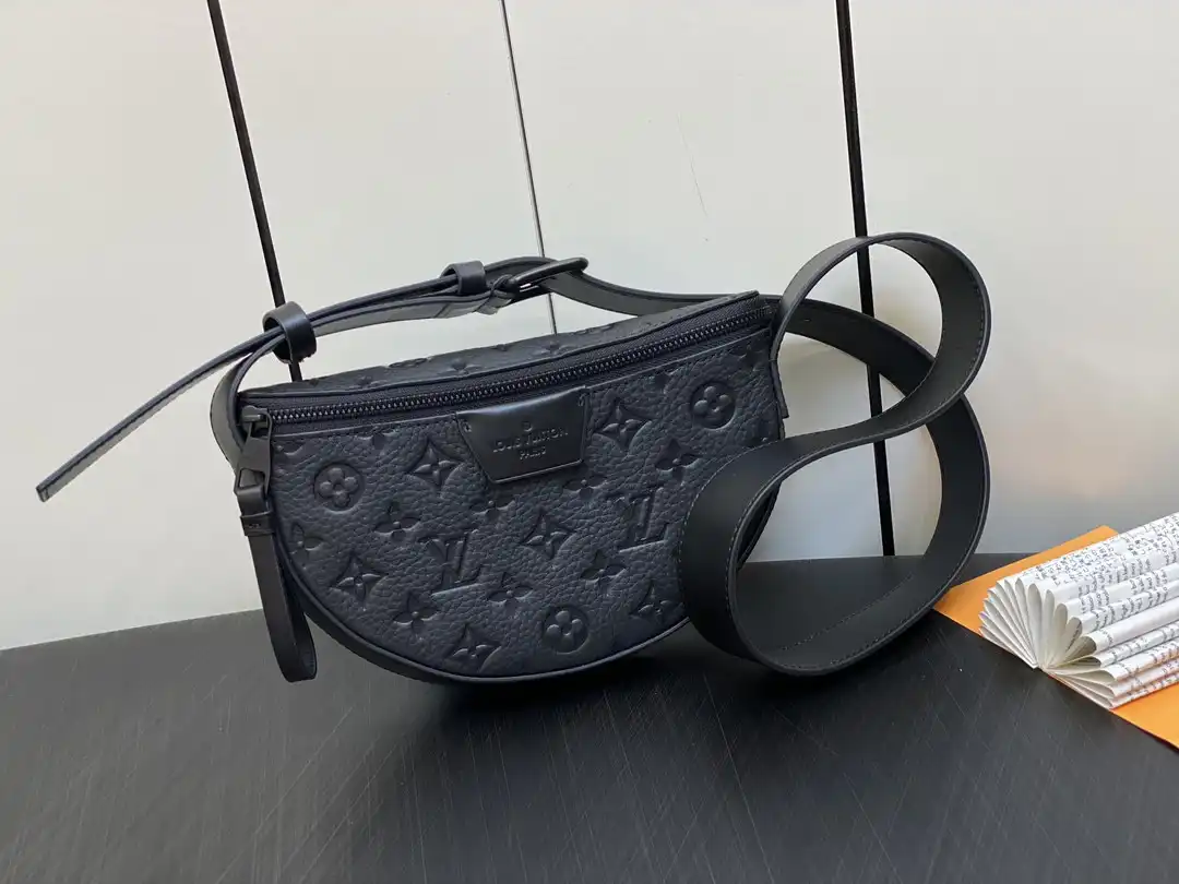 LOUIS VUITTON Moon Crossbody 0205