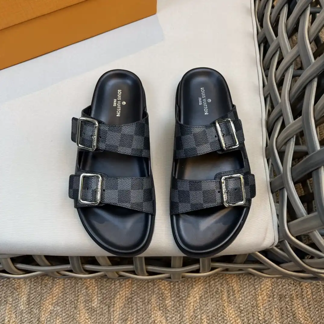 LOUIS VUITTON SLIPPERS 0205